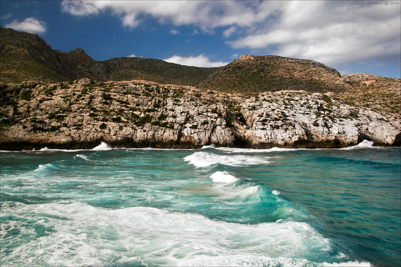 Vlny v Cala San Vincente