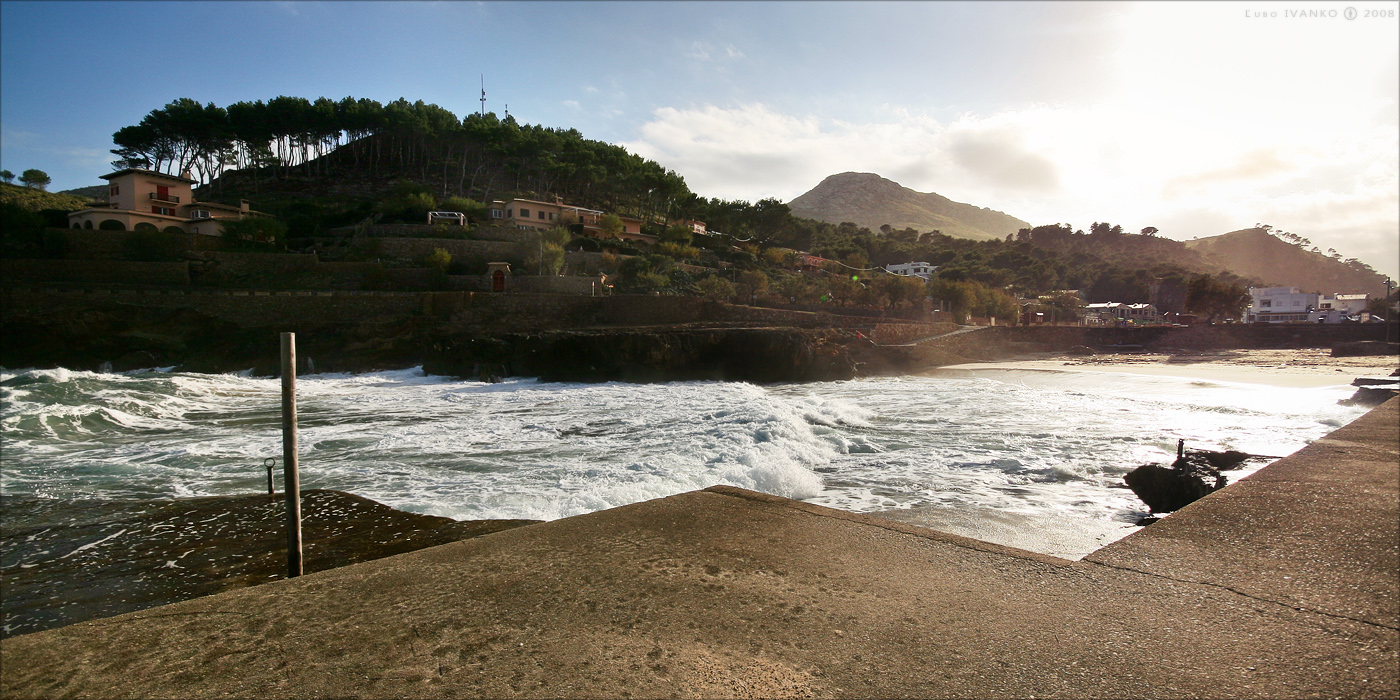 Vlny v Cala San Vincente